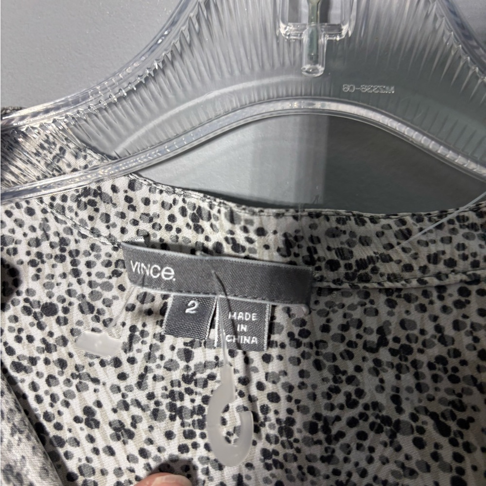 Vince Speckled Print 100% Silk Romper Women’s Size 2 - Picture 5 of 5